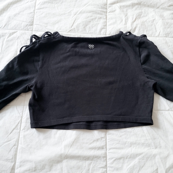 2/$8: Criss-Cross Arm Crop Top - Picture 4 of 5